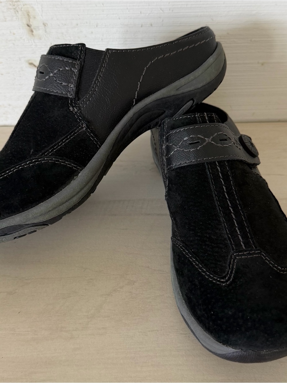Earth Spirit Gelron Cushion Women Size 7.5 Extra Wide Black Suede Clogs Mule NEW
